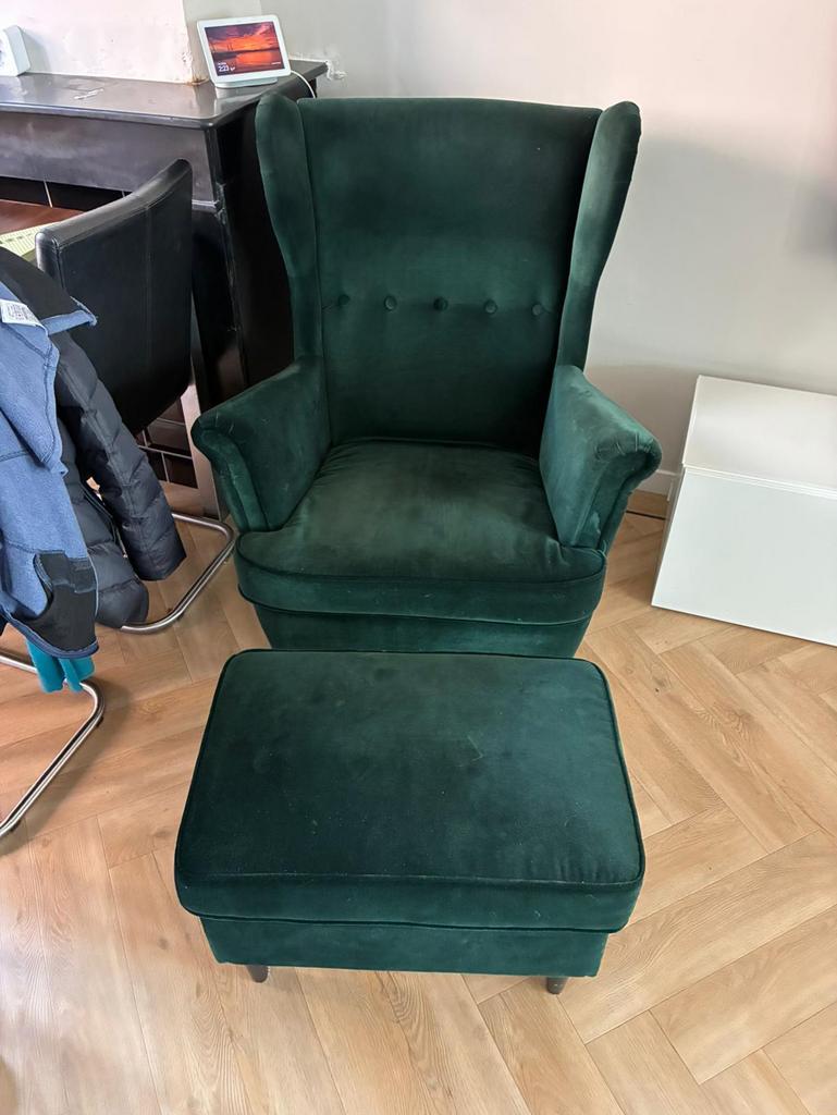 IKEA Strandmon fauteuil groen fluweel met poef, Ophalen, Zo goed als nieuw, 75 tot 100 cm, 50 tot 75 cm