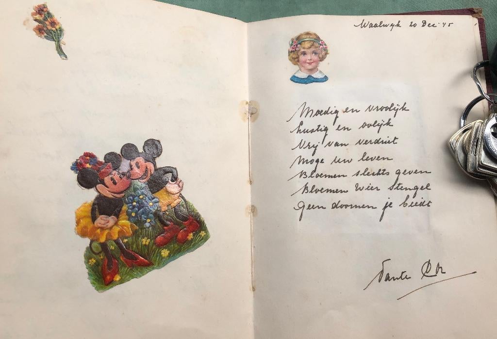 Poesie-album - 1945 - 1946 - met plaatje Mickey Mouse, Ophalen of Verzenden
