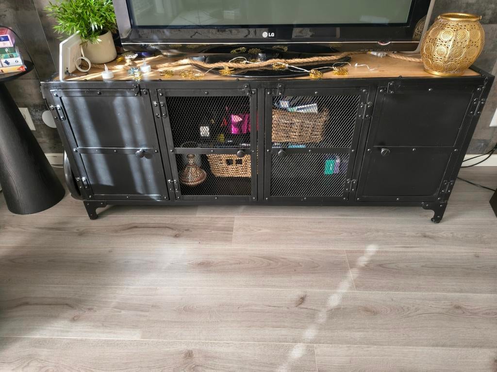 Tv-meubel van mangohout en zwart metaal, Huis en Inrichting, Kasten | Televisiemeubels, Ophalen, Gebruikt, 100 tot 150 cm, Minder dan 100 cm