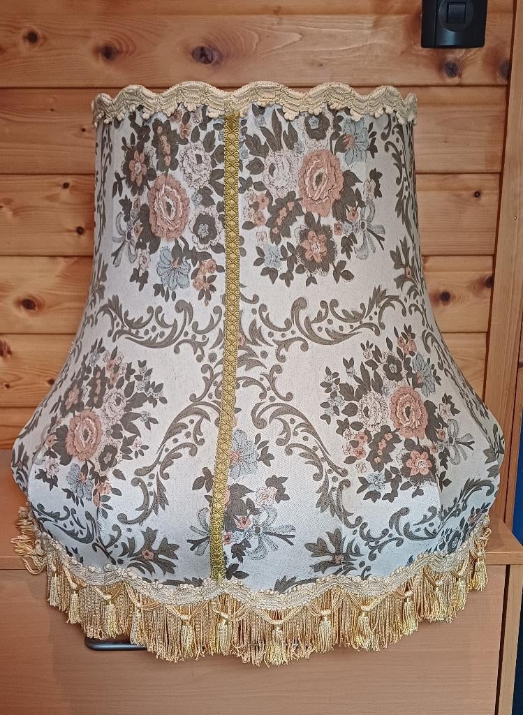 Oude klassieke lampenkap met bloem motief, Huis en Inrichting, Lampen | Lampenkappen, Ophalen, Gebruikt, Overige kleuren, Klassiek
