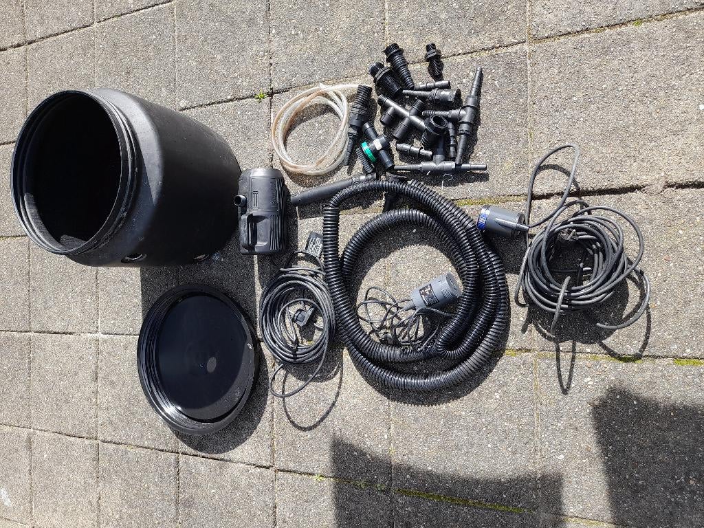 VIJVERPOMP/FONTEIN 2 circulatie pompen en filterbak diverse, Tuin en Terras, Ophalen of Verzenden, Zo goed als nieuw, Vijverpomp