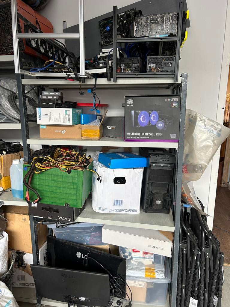 Grote partij mining hardware: GPU's, risers, moederborden, e, Ophalen, Gebruikt, GDDR6, AMD