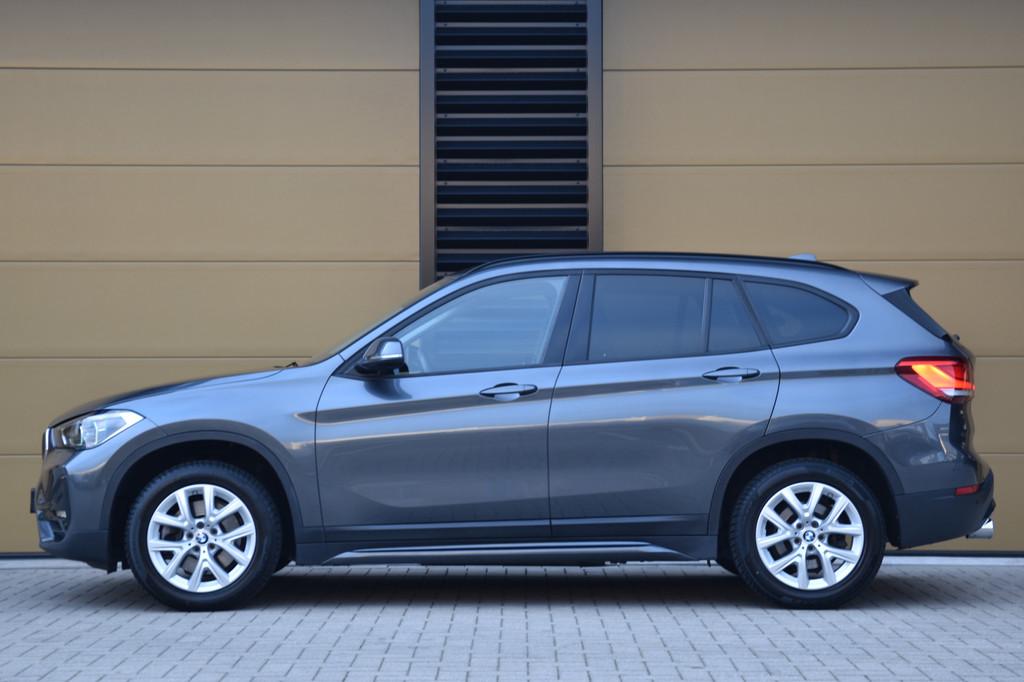 BMW X1 sDrive20i * Sportstoelen * Trekhaak * Sportline * LED, 1998 cc, Stof, Met garantie (alle), LED verlichting