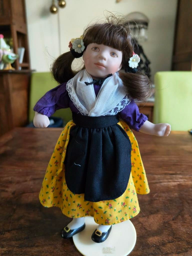 Porseleinen pop.  Af te halen in Maarn., Verzamelen, Ophalen of Verzenden, Zo goed als nieuw, Pop