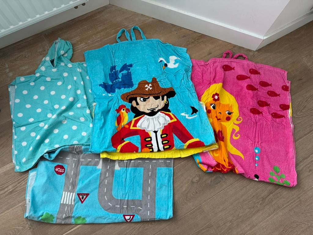Handdoeken pakket zwem handdoek poncho kind bh, Kinderen en Baby's, Kinderkleding | Kinder-zwemkleding, Zo goed als nieuw, Zwem-accessoire
