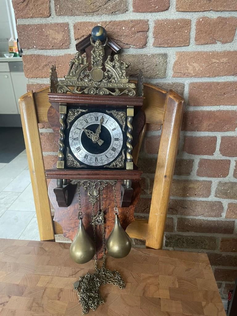 Zaanse klok "Nu elck syn sin" – messing, made in Holland, Ophalen