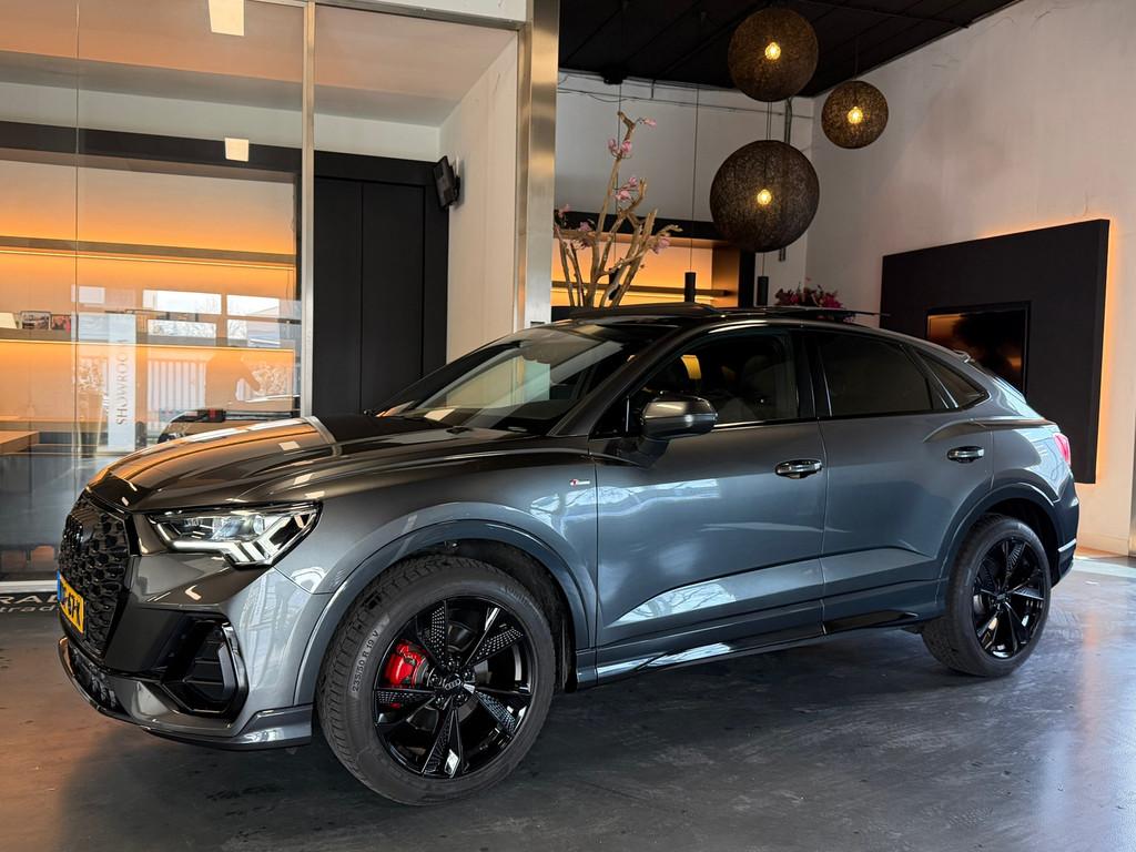 Audi Q3 Sportback 35 TFSI S line Panorama RS-seats 06-2025, Zwart, 4 cilinders, 150 pk, Adaptive Cruise Control