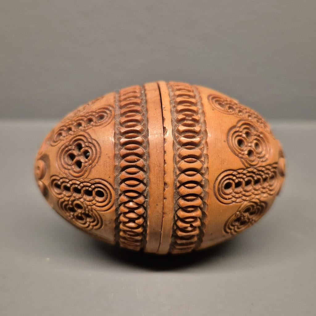 Houtsnijwerk rozenkrans ei, Ophalen of Verzenden