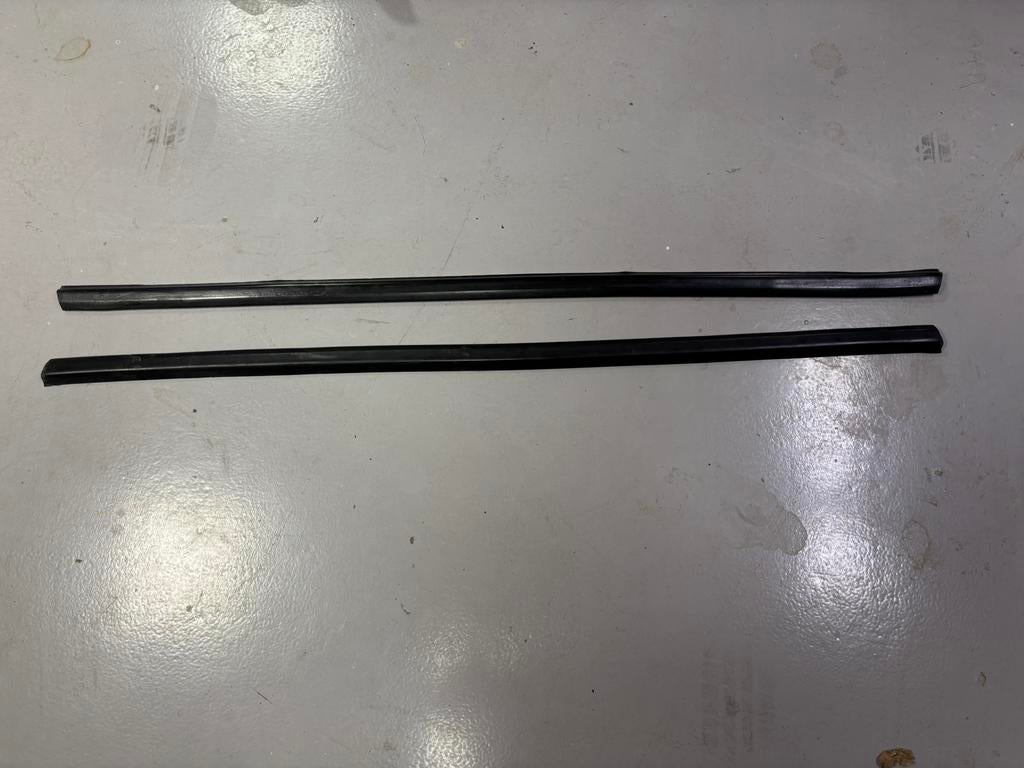 Te koop: 2 buiten dorpel rubbers porsche 911 G model, Ophalen, Gebruikt, Porsche