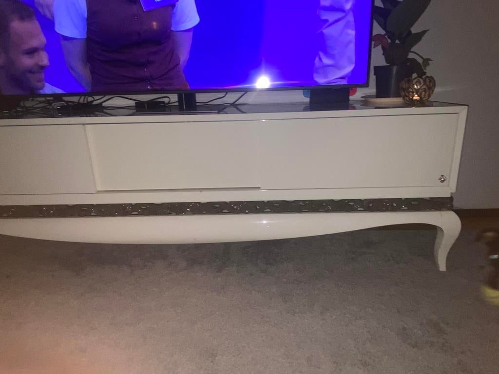 Hoogglans Tv kast van driehoek meubelen gratis, Ophalen, Zo goed als nieuw, 25 tot 50 cm, 150 tot 200 cm