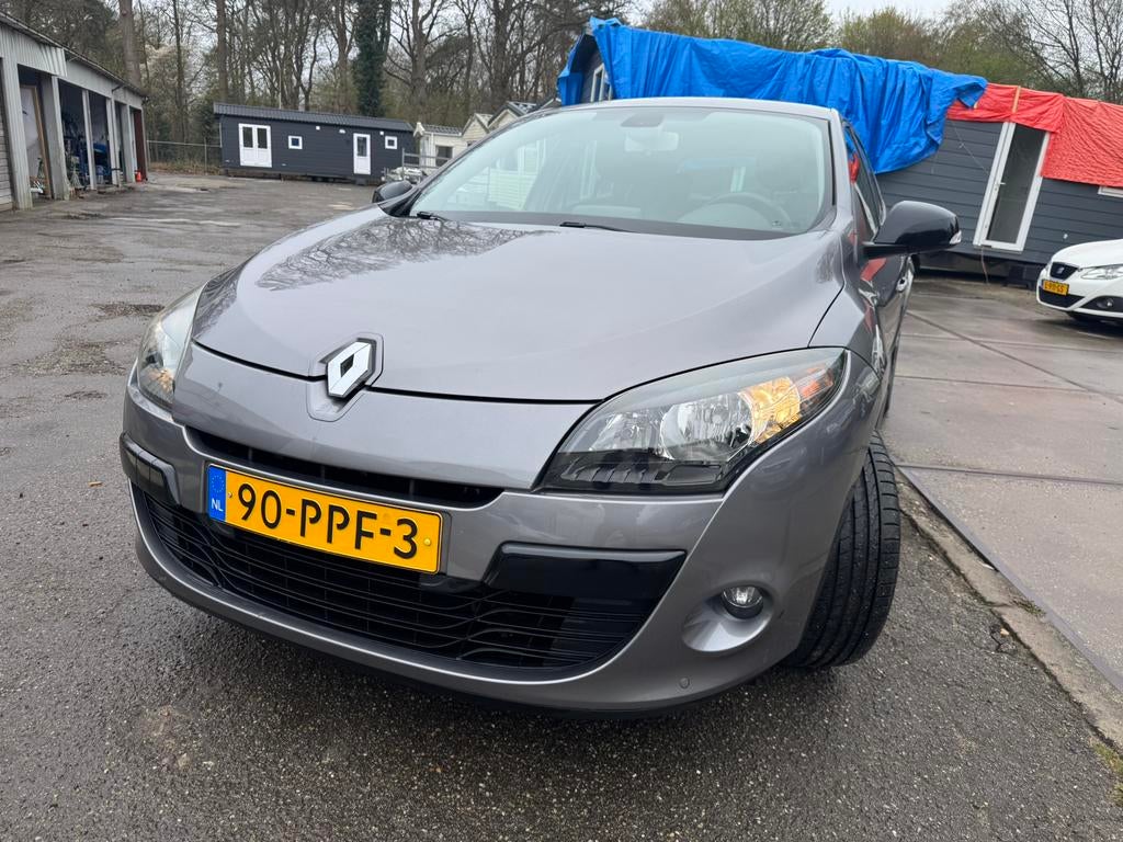 Renault Mégane 2.0 16V 103KW HB CVT 2011 Grijs, Stof, 4 cilinders, Origineel Nederlands, Bedrijf
