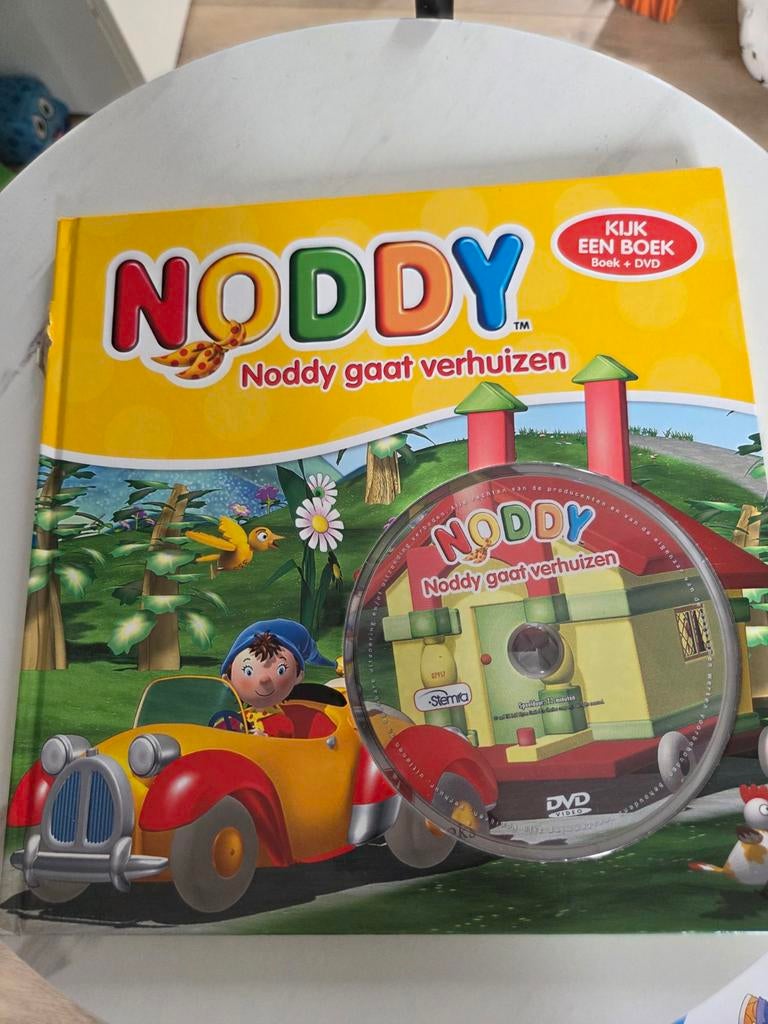Noddy gaat verhuizen - Boek + DVD, Ophalen of Verzenden, Zo goed als nieuw, Enid Blyton, Fictie algemeen