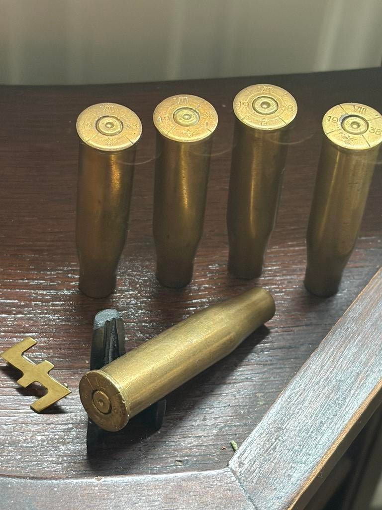 Lotje duits ww2 hulzen en pin wolfsangel, Ophalen of Verzenden, Duitsland, Hulzen of Bodemvondsten