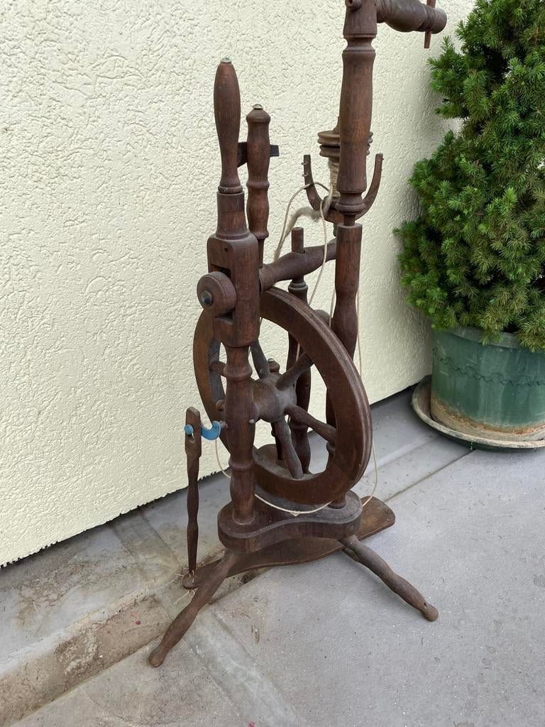 Houten spinnenwiel, Ophalen, Gebruikt, Spinnewiel