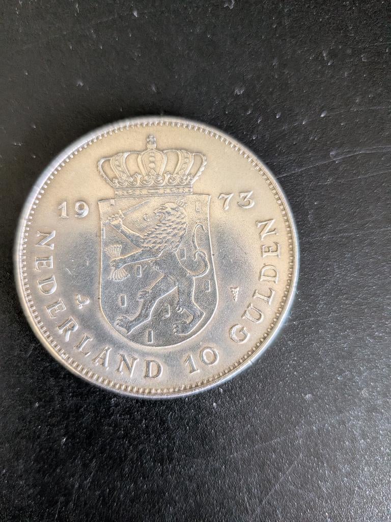 een fraai zilveren tientje uit 1973, Postzegels en Munten, Munten | Nederland, Koningin Juliana, Zilver, Ophalen of Verzenden