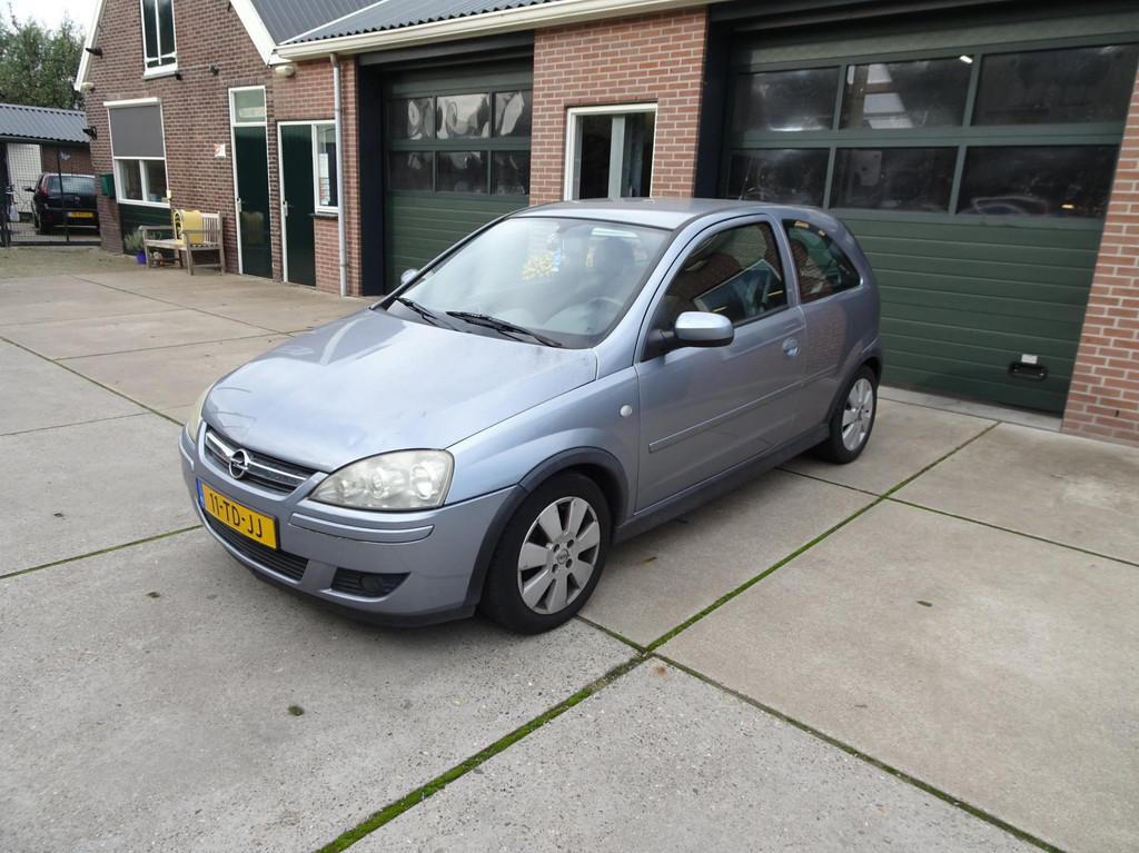 Opel Corsa 1.2-16V Silverline, Auto's, Opel, Voorwielaandrijving, 450 kg, Gebruikt, 31 €/maand