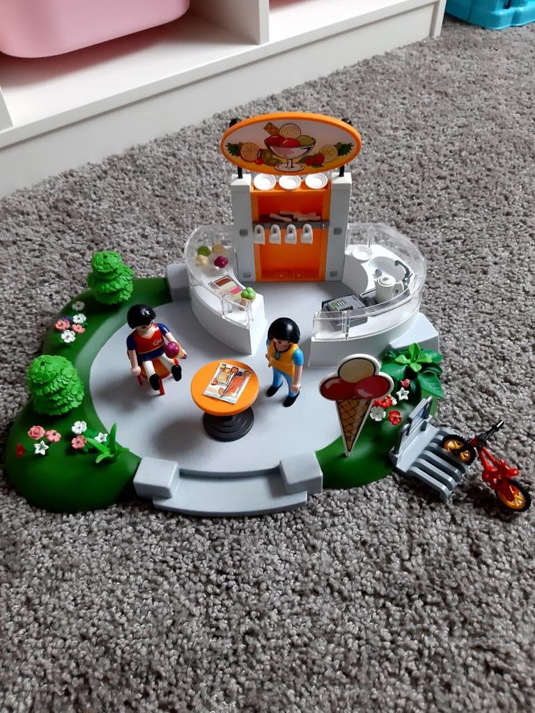 Playmobil ijssalon 4134 zgan, Ophalen of Verzenden, Zo goed als nieuw, Complete set