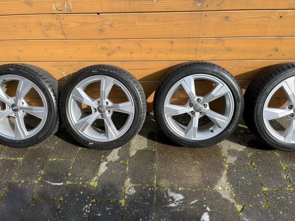 Audi A1 lichtmetalen velgen 17 inch origineel zomerbanden, Auto-onderdelen, Banden en Velgen, Ophalen, Banden en Velgen, 17 inch
