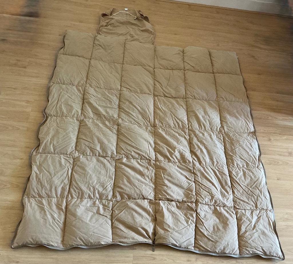 Donzen slaapzak / dons, kleur warm beige 140 x 190 cm, Caravans en Kamperen, Slaapzakken, Ophalen of Verzenden, Gebruikt