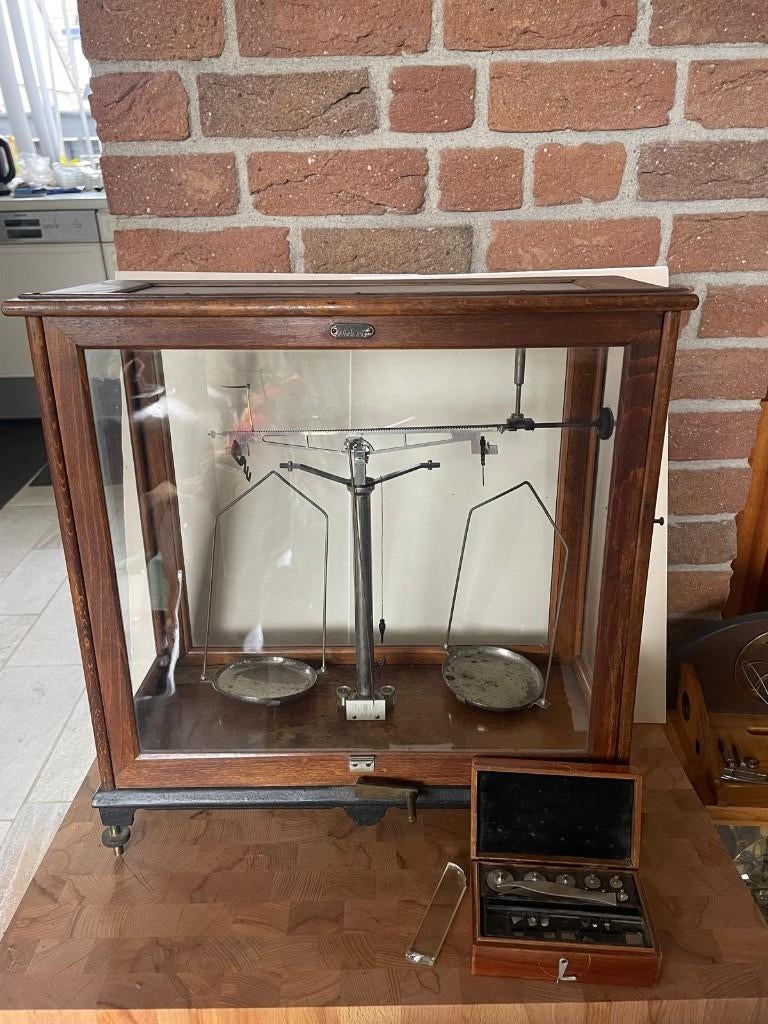 Antieke precisiebalans J.C.Th. Marius Utrecht compleet, Ophalen