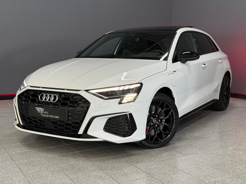 Audi A3 Sportback 45 TFSI e S edition Competition Pano|Camer, Gebruikt, 4 cilinders, Traction-control, Leder en Stof