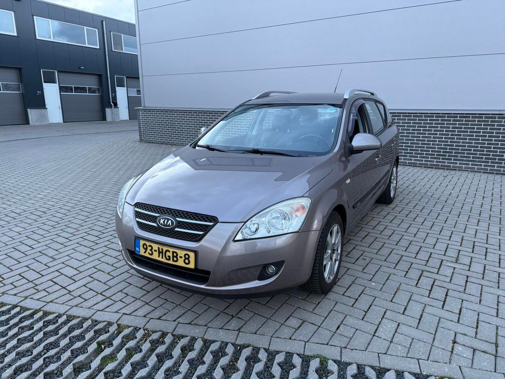 Kia (Pro) Cee d 1.4 Sporty Wagon Beige nieuw APK 05-2027, Auto's, Kia, Voorwielaandrijving, Zwart, 4 cilinders, 1396 cc