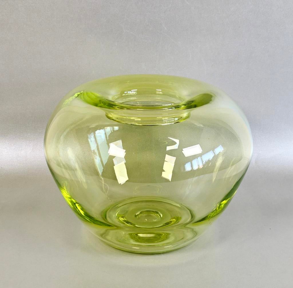 Vintage geel groene  vaas. Mondgeblazen. Groot model, Ophalen of Verzenden