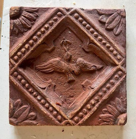 Oud terracotta tegeltje met vogel, Antiek en Kunst, Ophalen of Verzenden