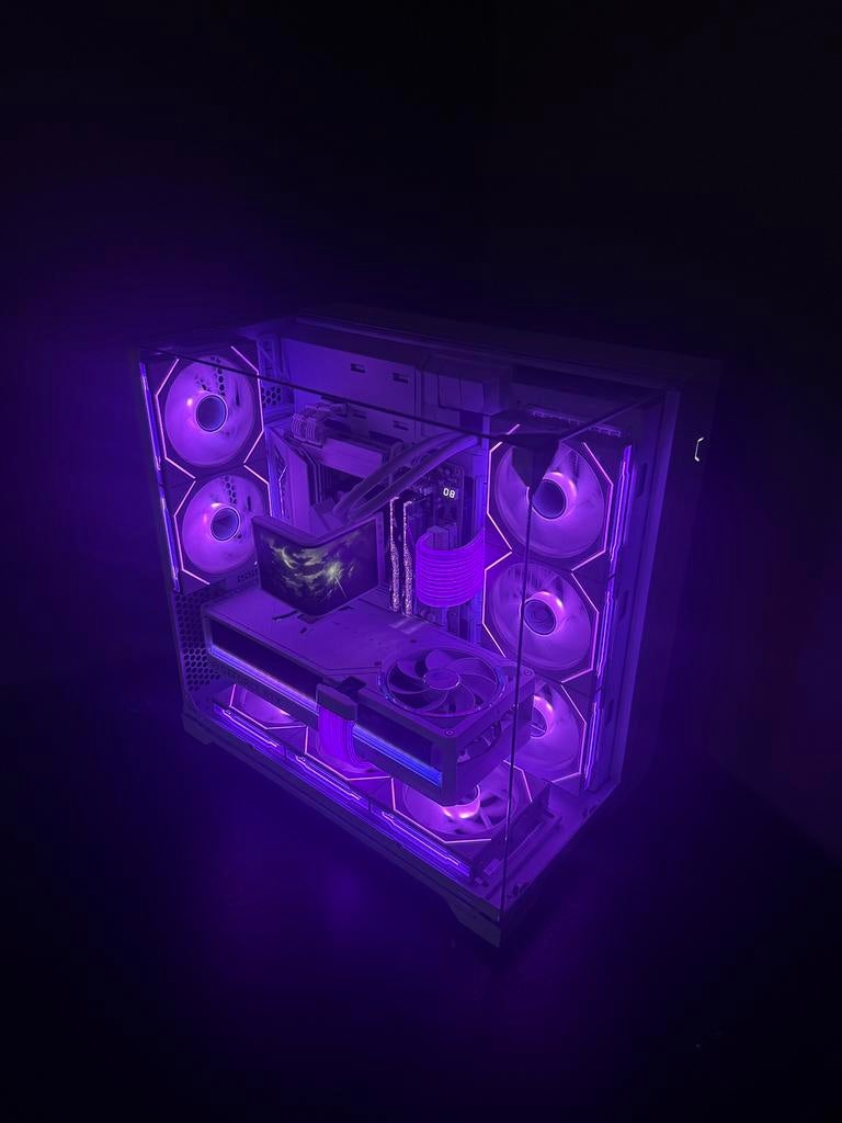 RTX 5080 Game PC - Ryzen 7 9800X3D / 32GB / 2TB White Build, Computers en Software, Desktop Pc's, 32 GB, Zelf gebouwde pc, Ophalen of Verzenden