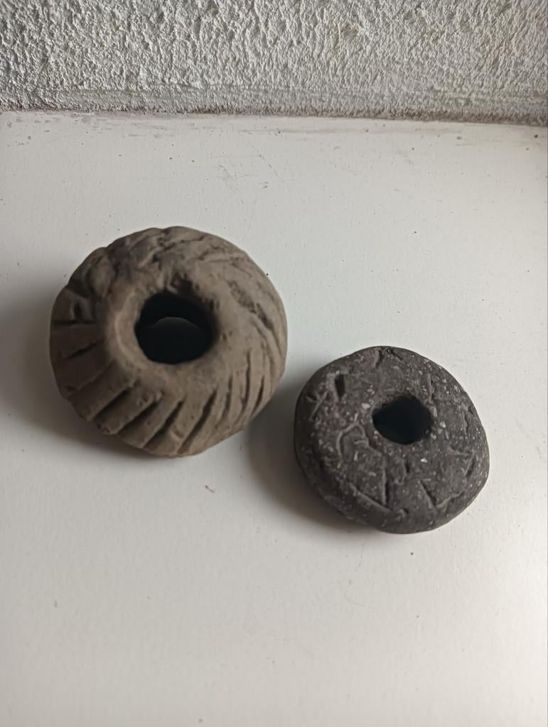 2 Romeinse spinstenen met gravering bodemvondsten, Ophalen of Verzenden