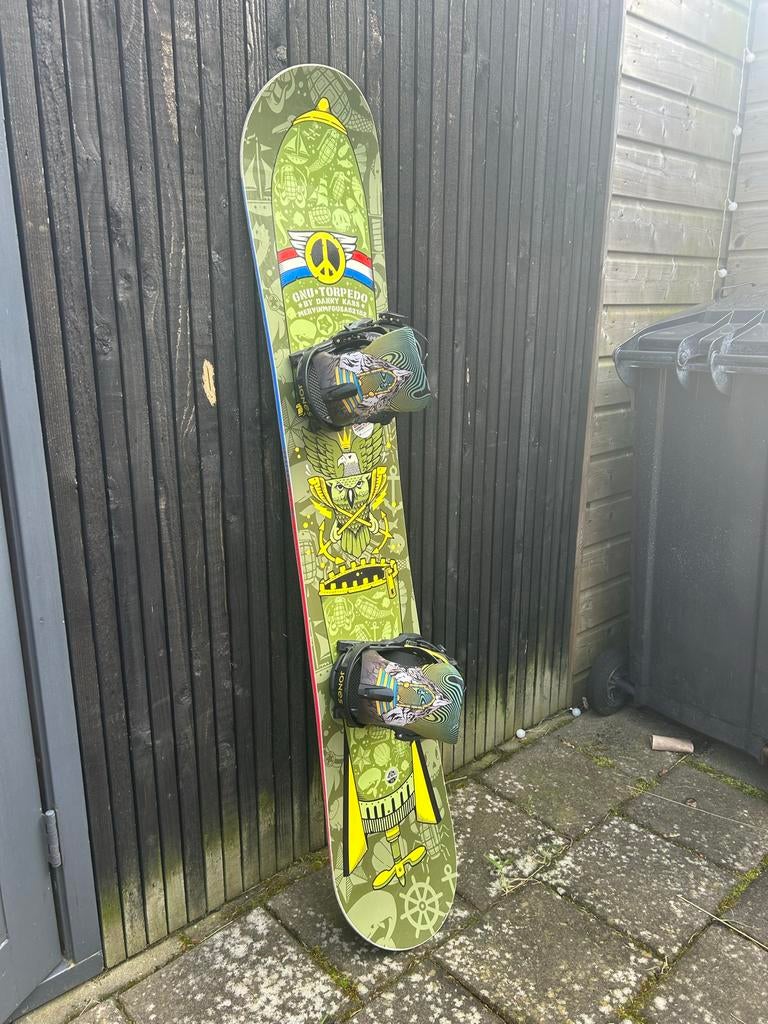 GNU Snowboard met Jones bindingen - Gebruikt, Sport en Fitness, Snowboarden, Ophalen of Verzenden, Gebruikt, Board