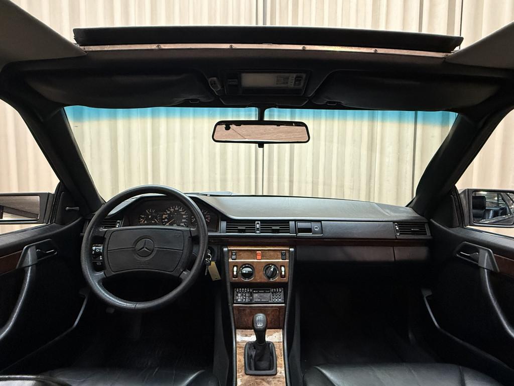 Mercedes-Benz E-Klasse 200-500 230 CE Origineel Belgisch Gel, Achterwielaandrijving, Zwart, 4 stoelen, 132 pk