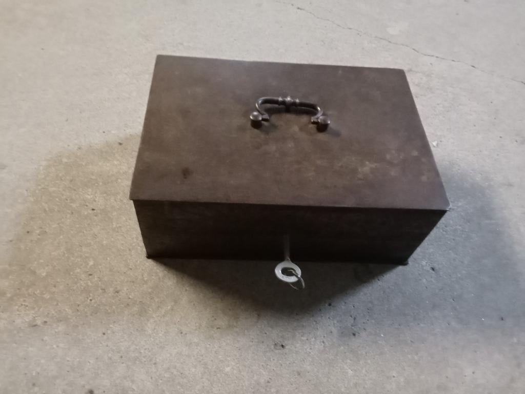 antieke geldkist/Beaumont-kluis - Staal, Antiek en Kunst, Ophalen of Verzenden