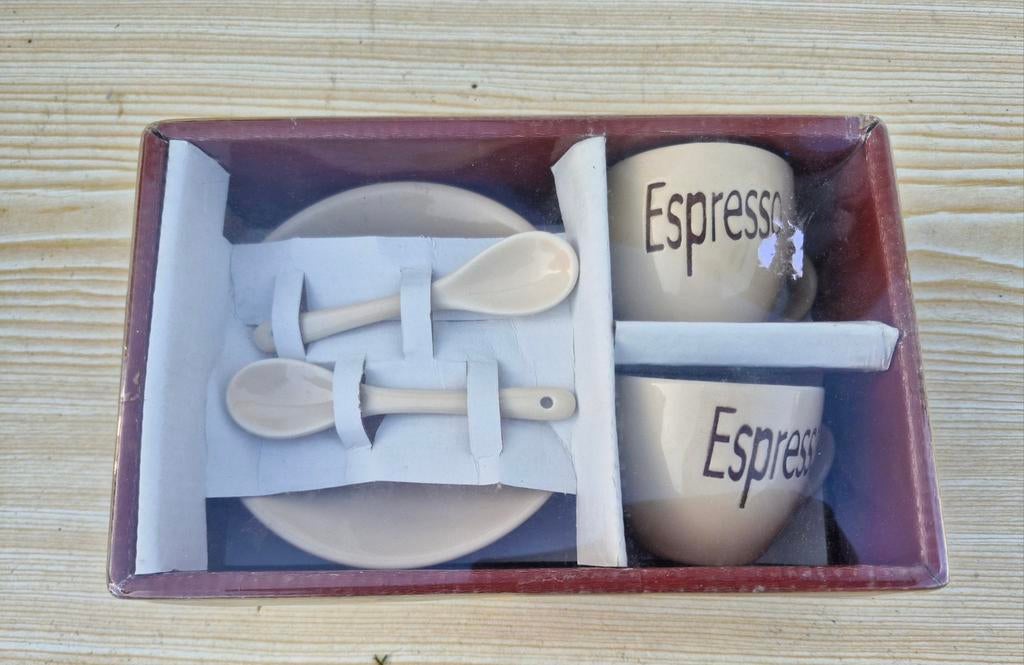 Espresso kopjes set met schotels en lepels, Huis en Inrichting, Keuken | Servies, Keramiek, Nieuw, Ophalen of Verzenden, Effen