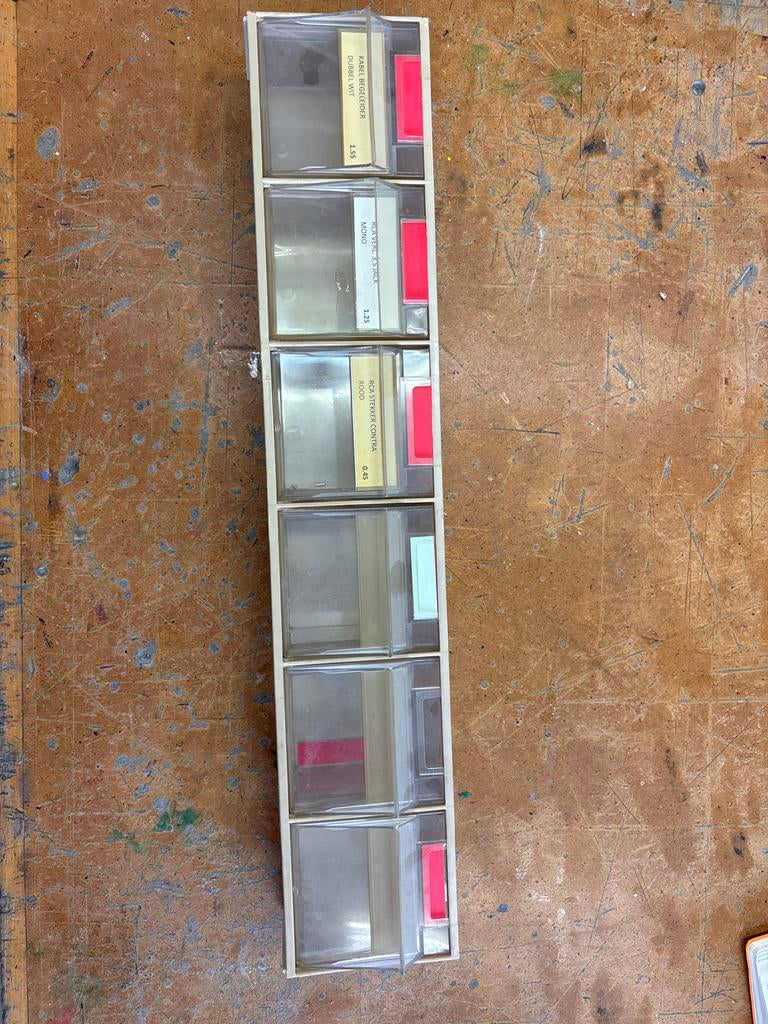 12 rijen opberg bakjes voor assortiment, Ophalen, Zo goed als nieuw