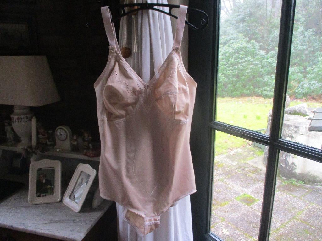 mj/TRIUMPH/body/corset/maat 100 D/huidskleur, Triumph, Verzenden, Overige kleuren, Body of Korset