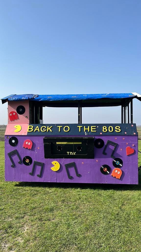 Carnavals kar moet weg, Ophalen of Verzenden, Zo goed als nieuw, Halloween of Griezel