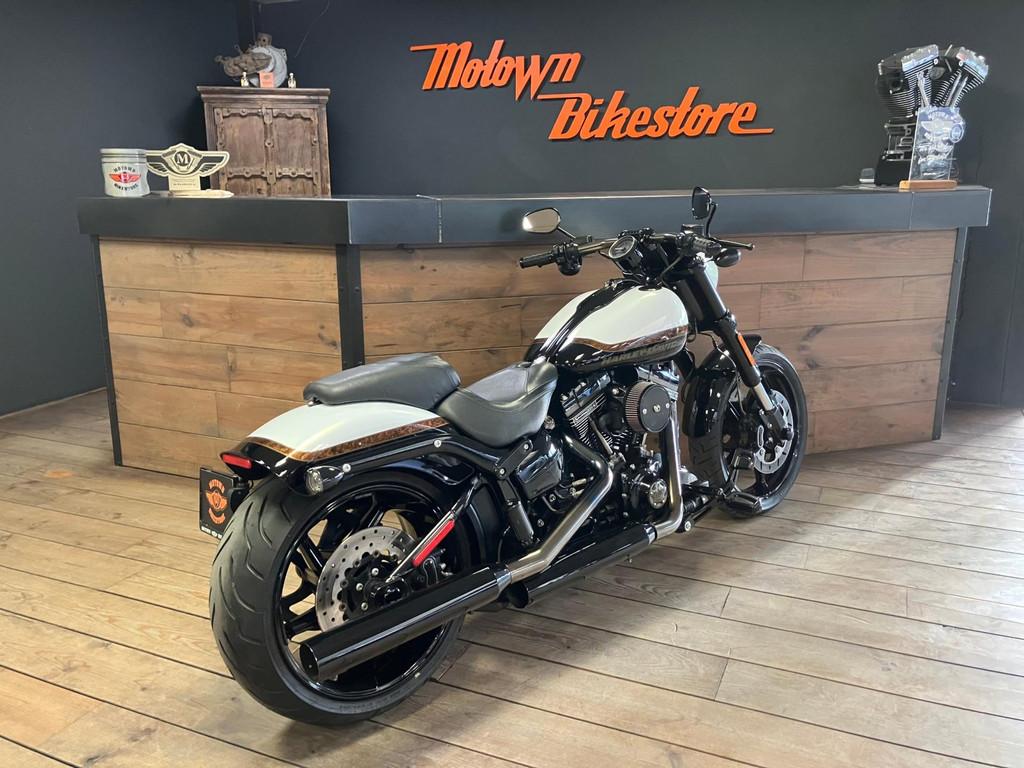 Harley Davidson FXSE Breakout CVO Pro Street 110CI Screamin, 3700 W Juneau Ave
53208  Milwaukee, US, Info@harley-davidson.com