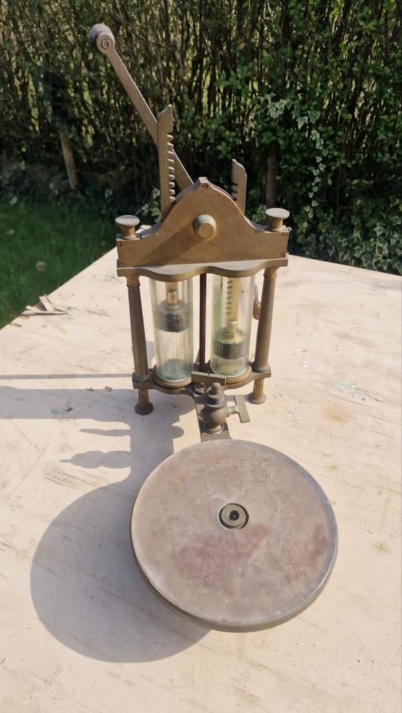 Antieke 2-cilinder vacuümpomp - Messing en Glas, Ophalen