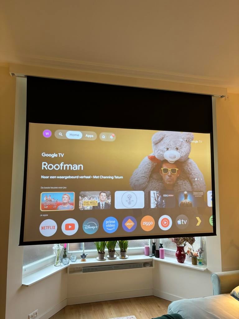 Elektrisch projectiescherm 16:9  244x137 cm, Ophalen, Elektrisch, Gebruikt