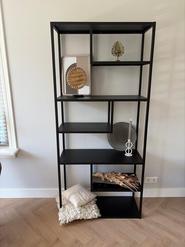 Zwarte metalen vakkenkast - Modern en stijlvol, Ophalen, Met plank(en), 50 tot 100 cm, Zo goed als nieuw