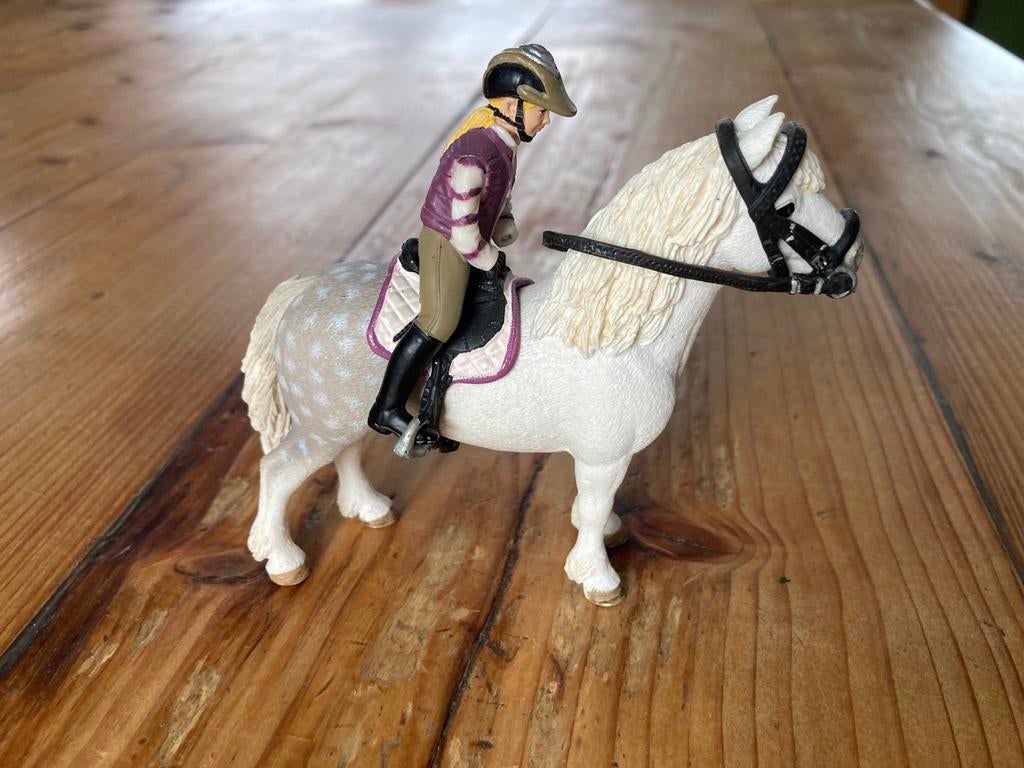 Schleich paard met tuig en rijder., Ophalen of Verzenden, Gebruikt