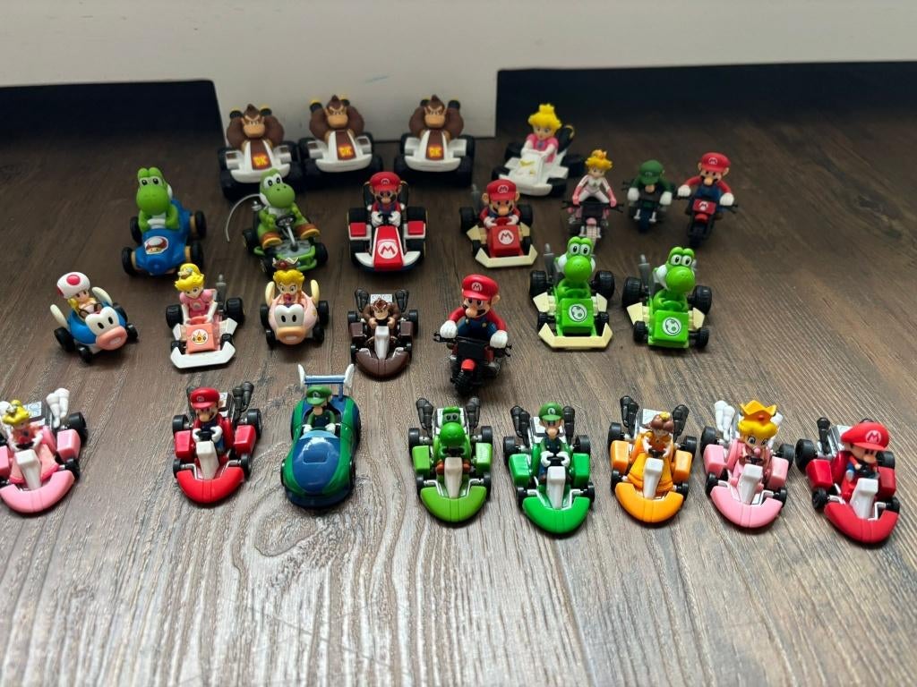 Verzameling Mario Kart autootjes 26 Luigi Yoshi Peach, Gebruikt, 1 speler, Racen en Vliegen, Ophalen of Verzenden