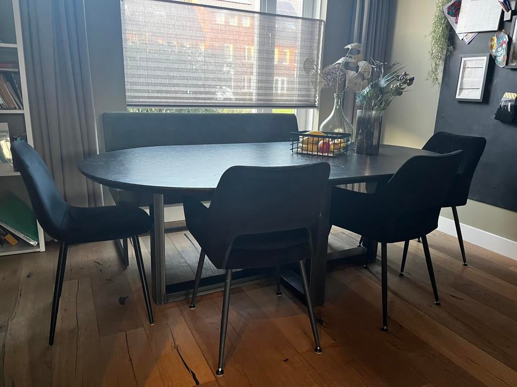 Ovalen eettafel zwart, Huis en Inrichting, Tafels | Eettafels, Ophalen, Gebruikt, Stoer, 100 tot 150 cm