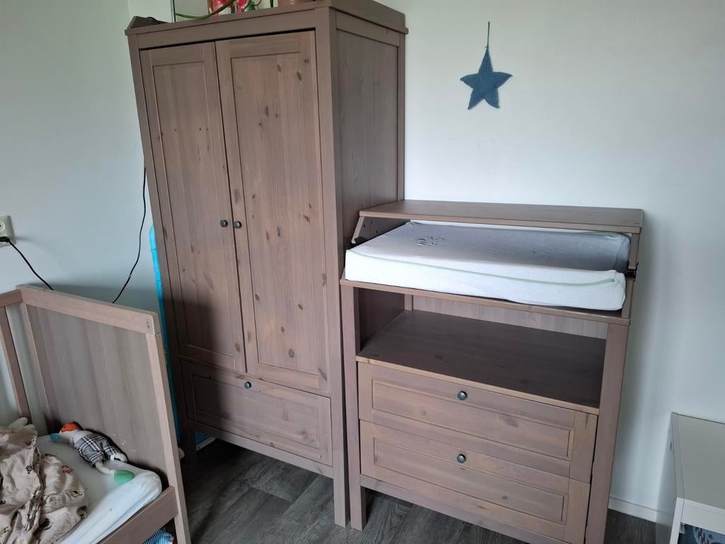 Babykamer: commode, kledingkast en 2 babybedjes, Ophalen, Gebruikt, Ledikant