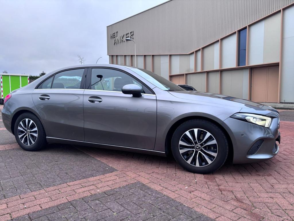 Mercedes-Benz A-klasse 200 Business Solution 7 traps automaa, Gebruikt, 4 cilinders, 1290 kg, Leder en Stof