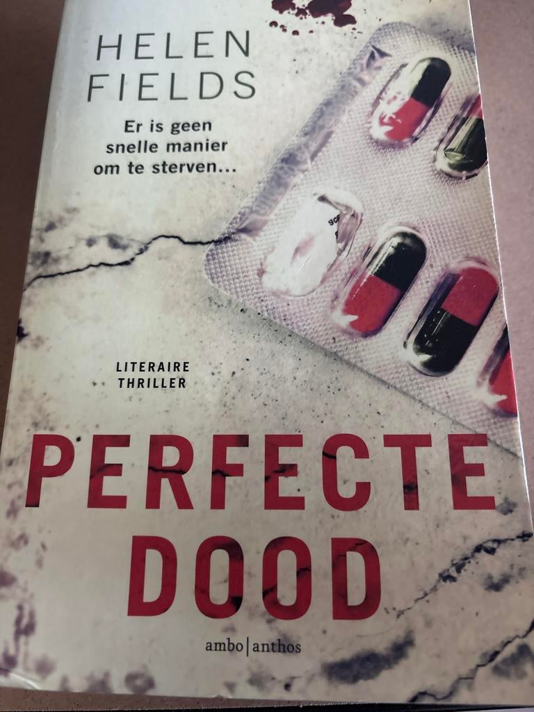 Perfecte Dood - Helen Fields (Literaire Thriller), Boeken, Ophalen of Verzenden, Gelezen, Europa overig