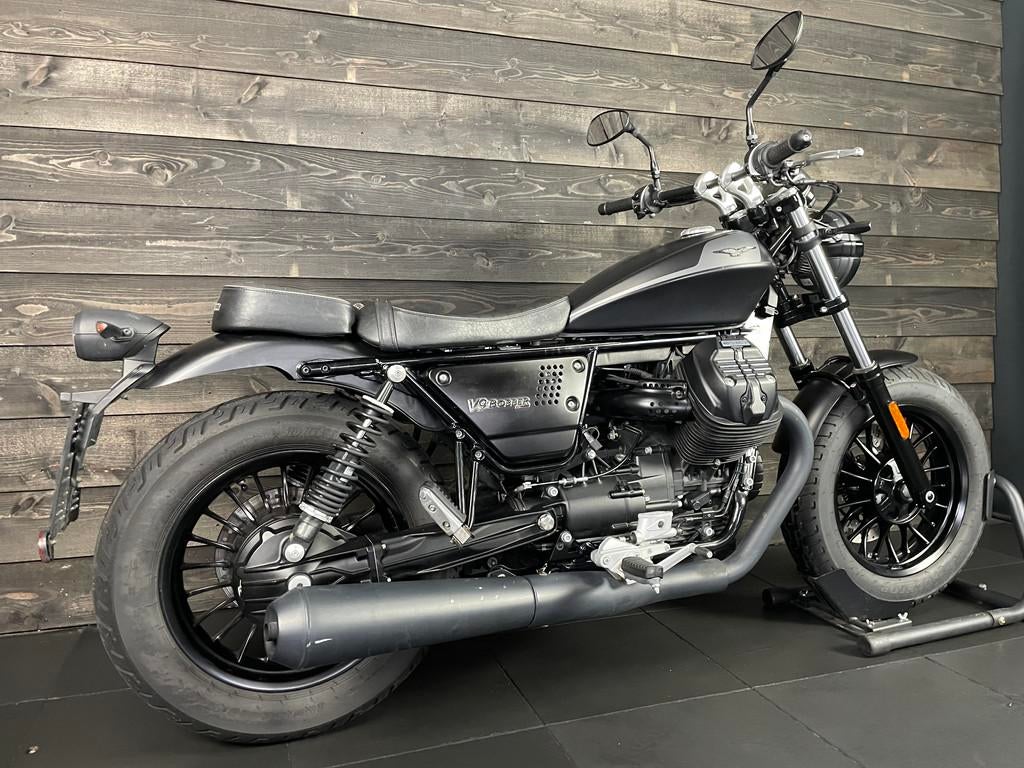 Moto Guzzi V9 BOBBER MATT NERO ESSENZIALE E5 (bj 2022), Bedrijf, Meer dan 35 kW, Overig, 850 cc