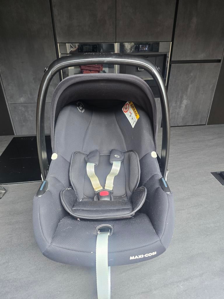 Maxicosi inclusief koeka voetenzak  en levensechte baby pop, Ophalen, Autogordel, Zo goed als nieuw, 0 t/m 13 kg