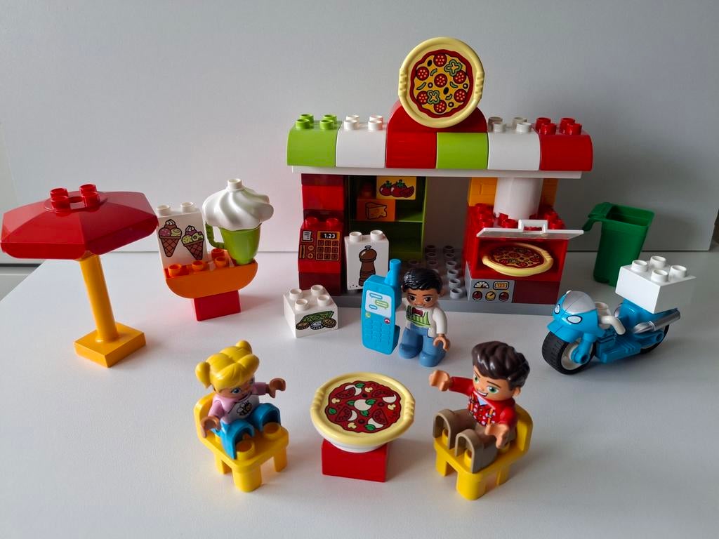 Duplo 10834. Grote pizzeria met terras en motor. Als nieuw!, Ophalen of Verzenden, Zo goed als nieuw, Duplo
